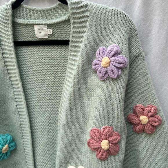 Luna Ivy Anthropologie Mint Green Knit Oversized Cardigan with Flowers Sz XS - Picture 2 of 7